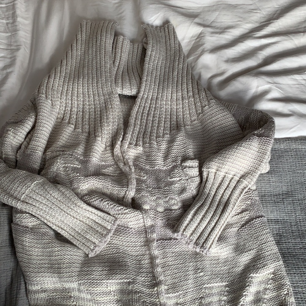 Gray Aztec Pattern Cardigan - image 3